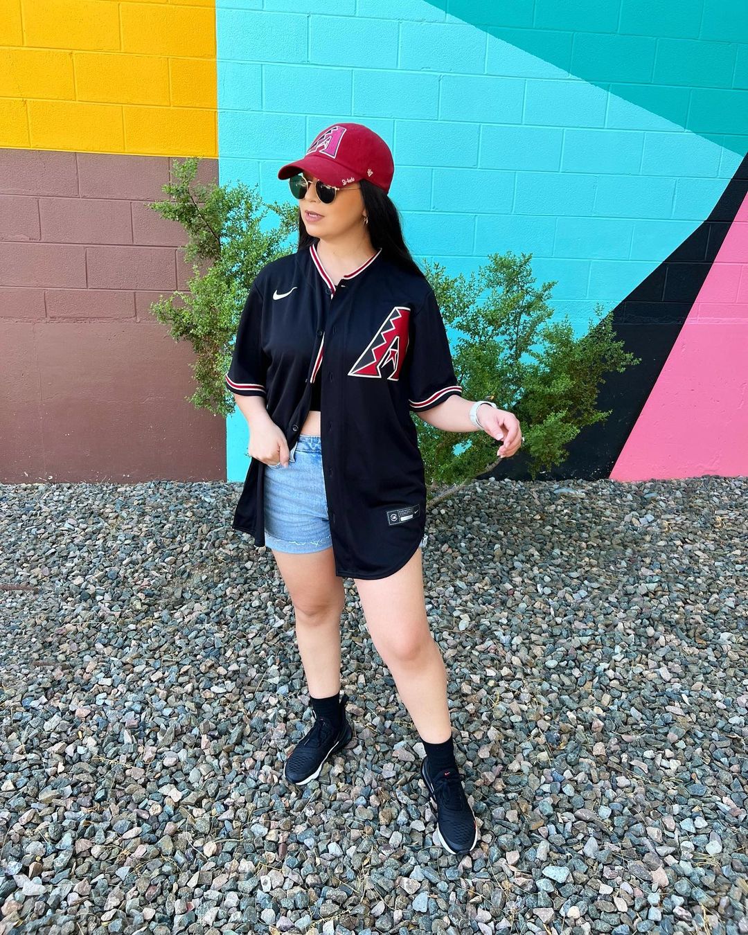 woman how to style a baseball jersey