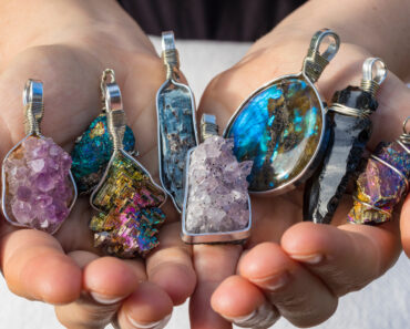 6 Reasons You Should Wear Crystal Jewelry