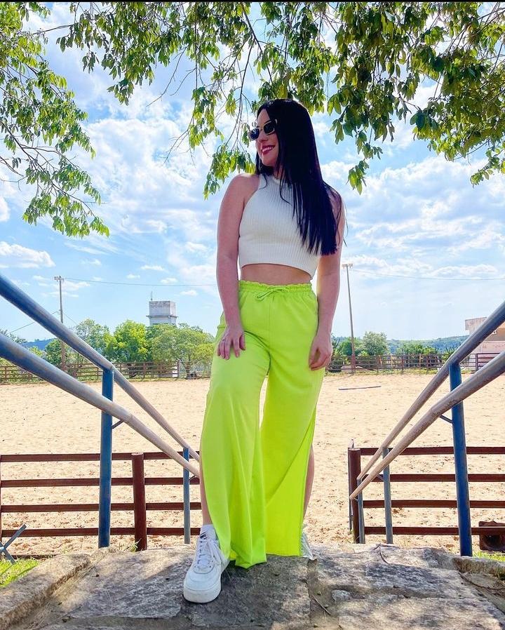 Neon Pants Outfit Ideas 