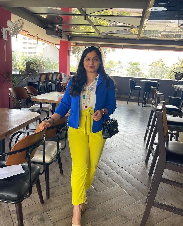 Neon Pants Outfit Ideas