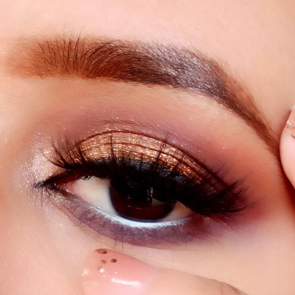 20 Trendy Indian Bridal Eye Makeup Ideas 20 Trendy Indian Bridal Eye Makeup Ideas