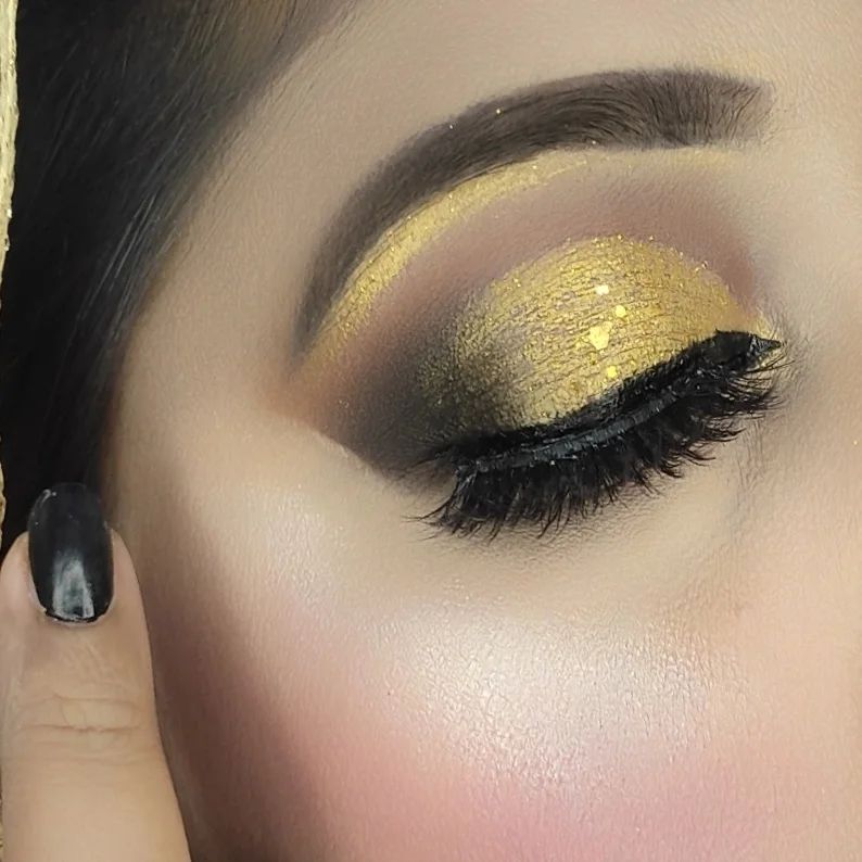 20 Trendy Indian Bridal Eye Makeup Ideas 20 Trendy Indian Bridal Eye Makeup Ideas