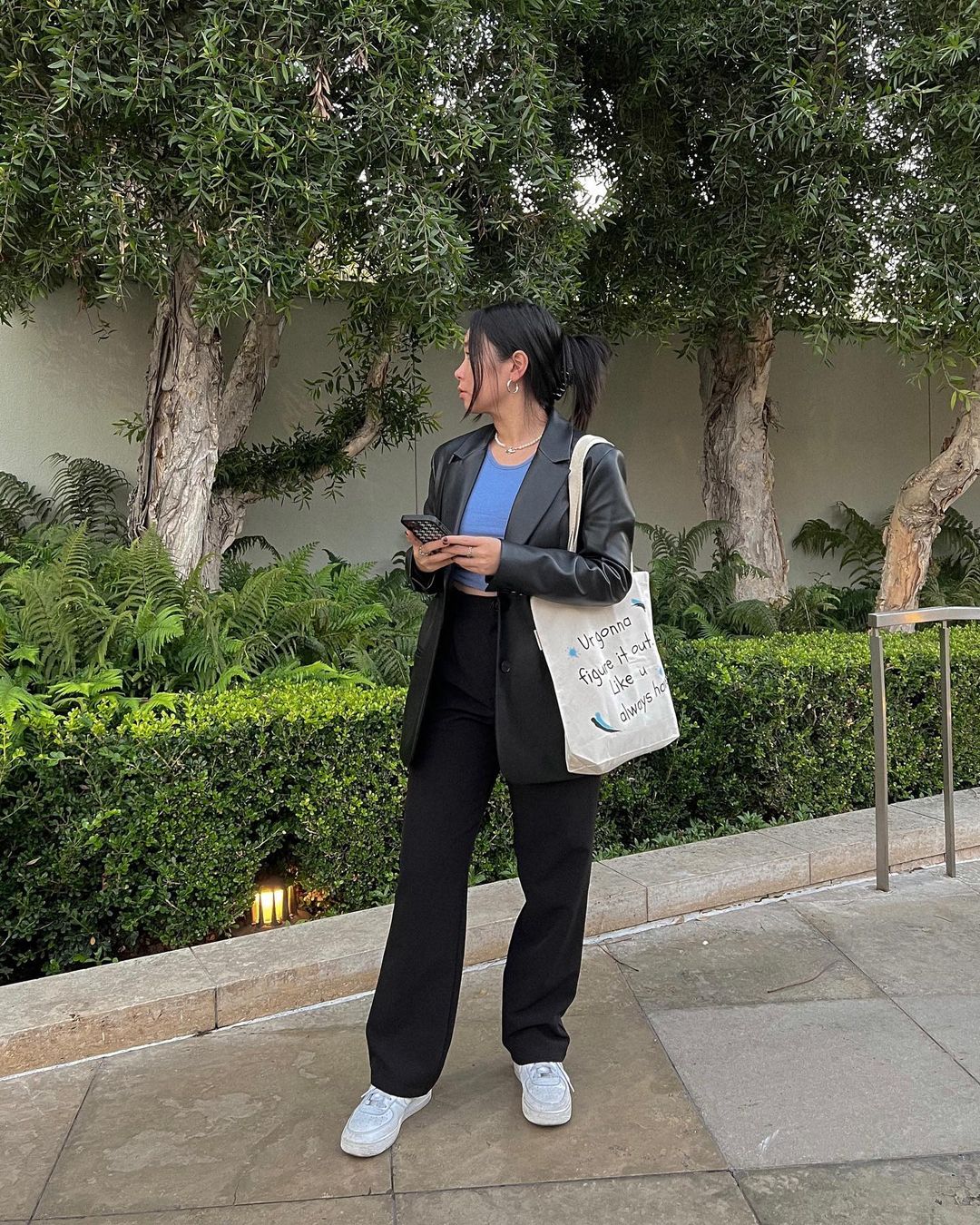 What to Wear with Tote Bags? 22 Tote Bag Outfit Ideas