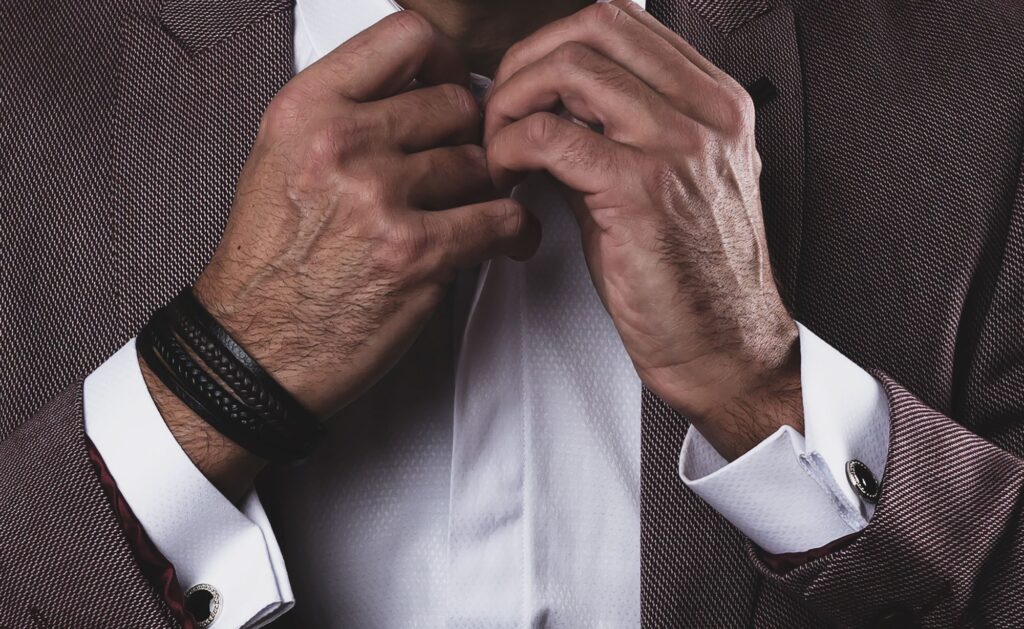 10 Men's Accessories That Work With Any Outfit 10 Men's Accessories That Work With Any Outfit