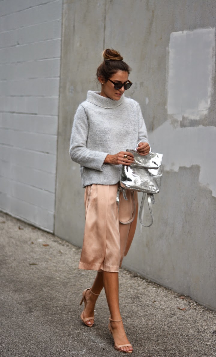 metallic bag outfits for women 23