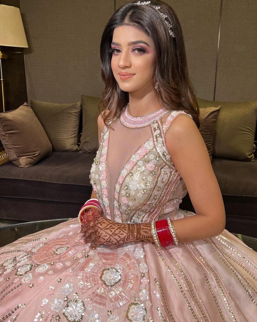 29 Gorgeous Wedding Guest Hairstyles 2023 29 Gorgeous Wedding Guest Hairstyles 2023
