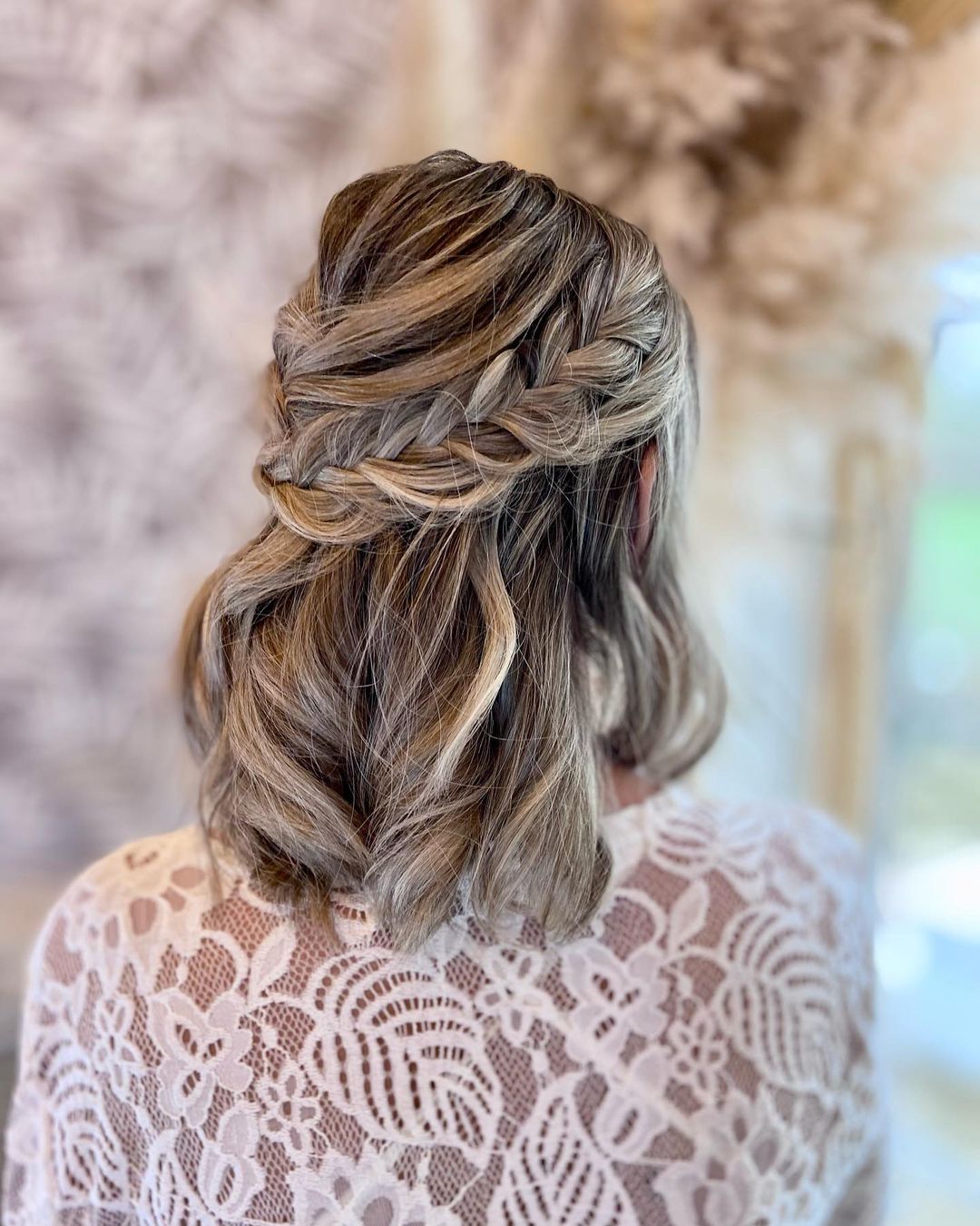 29 Gorgeous Wedding Guest Hairstyles This Year