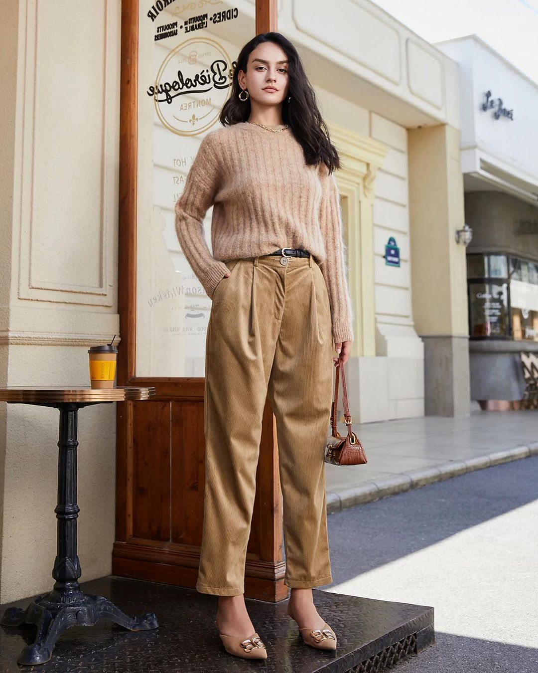 What to Wear with Velvet Pants? 25 Outfit Ideas