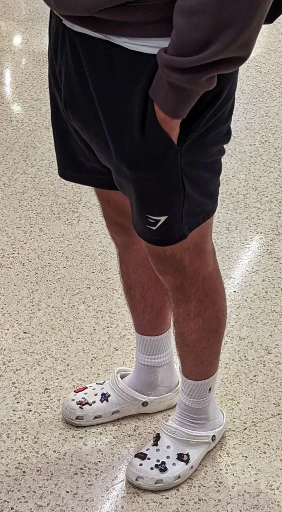 mens outfits with crocs