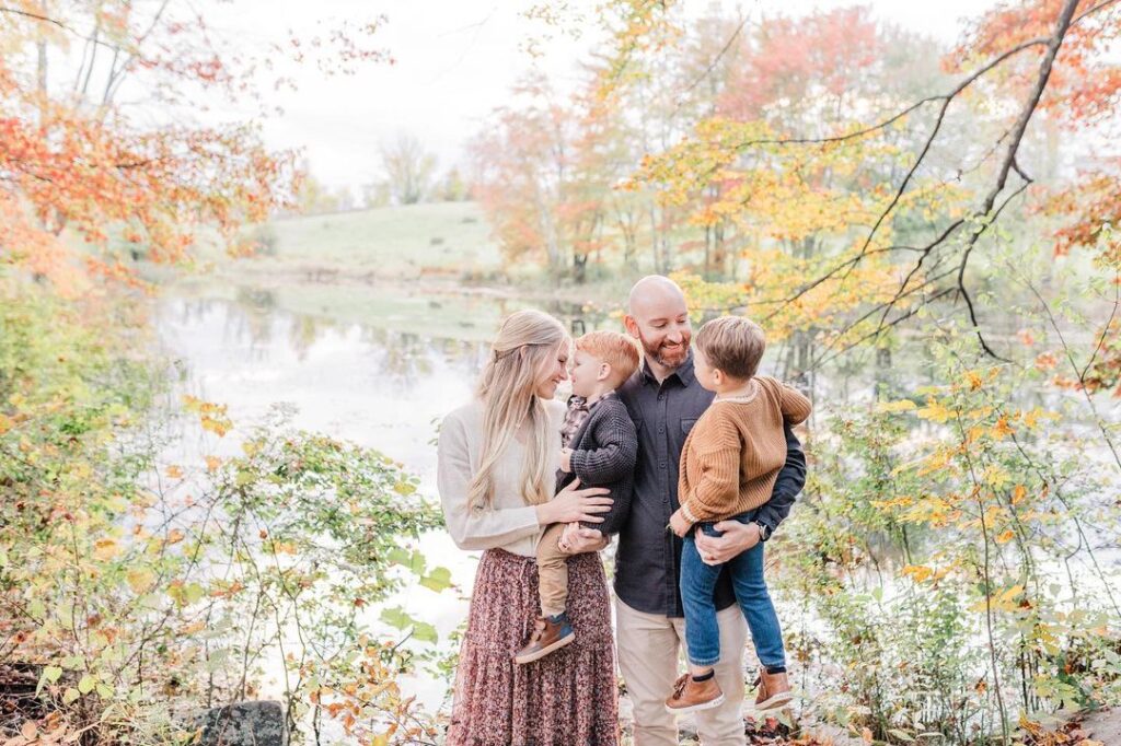 15 Best Fall Family Photoshoot Ideas for 2024