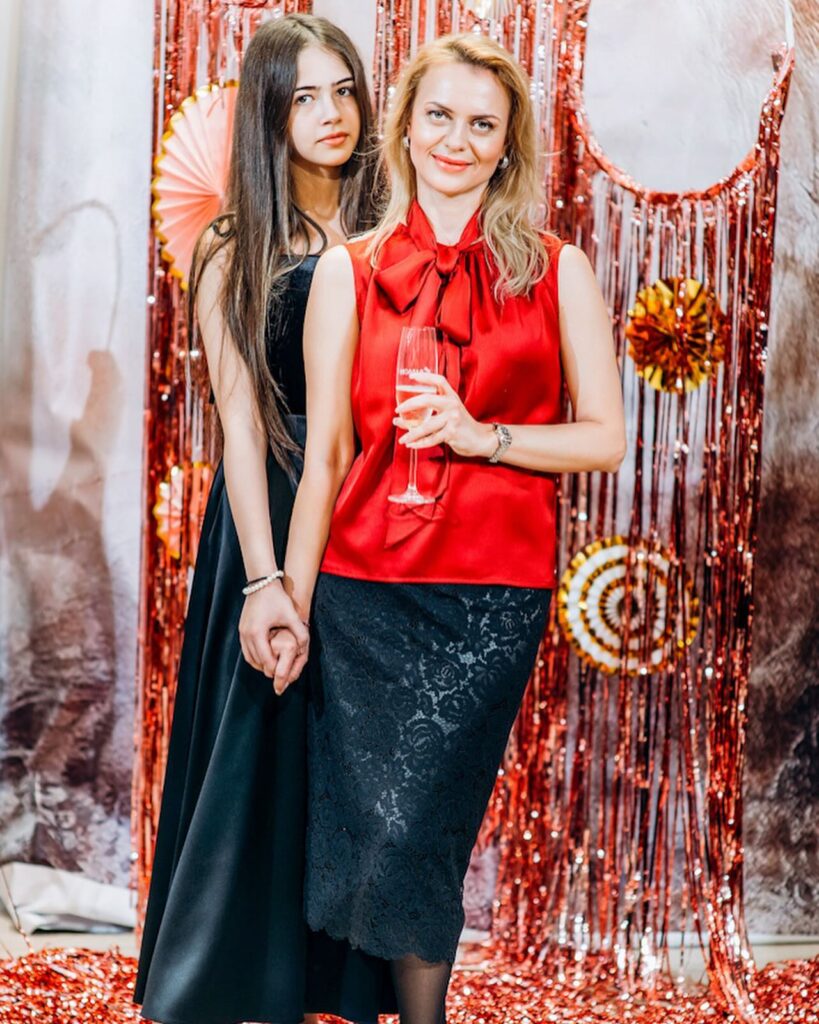 New Year’s Eve Outfits 2024: Party Wear, Casual Styles & Tips New Year’s Eve Outfits 2024: Party Wear, Casual Styles & Tips