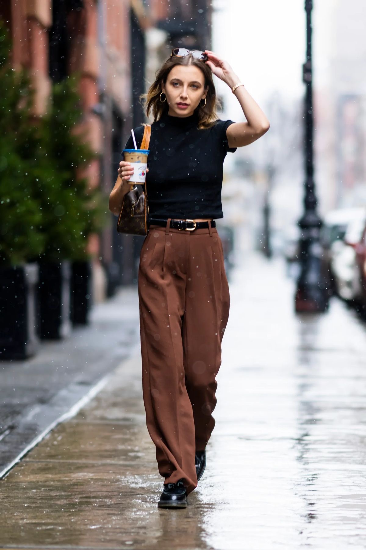 How To Wear Brown Pants? 20 Chic Outfit Ideas – Outfit Trends