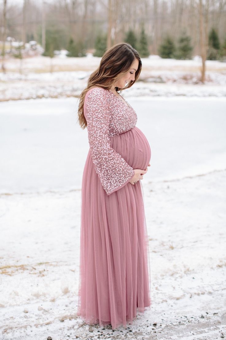 20 Winter Baby Shower Outfits & Combinations For Mom-To-Be