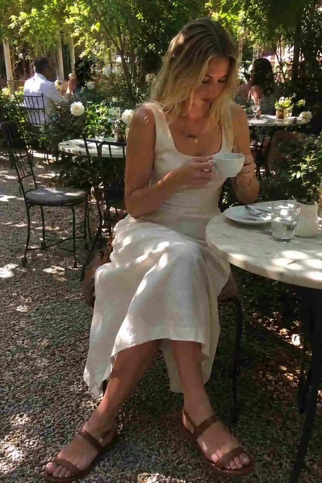 #4 - Quiet Luxury Linen Dress - Old Money Summer Outfit Ideas