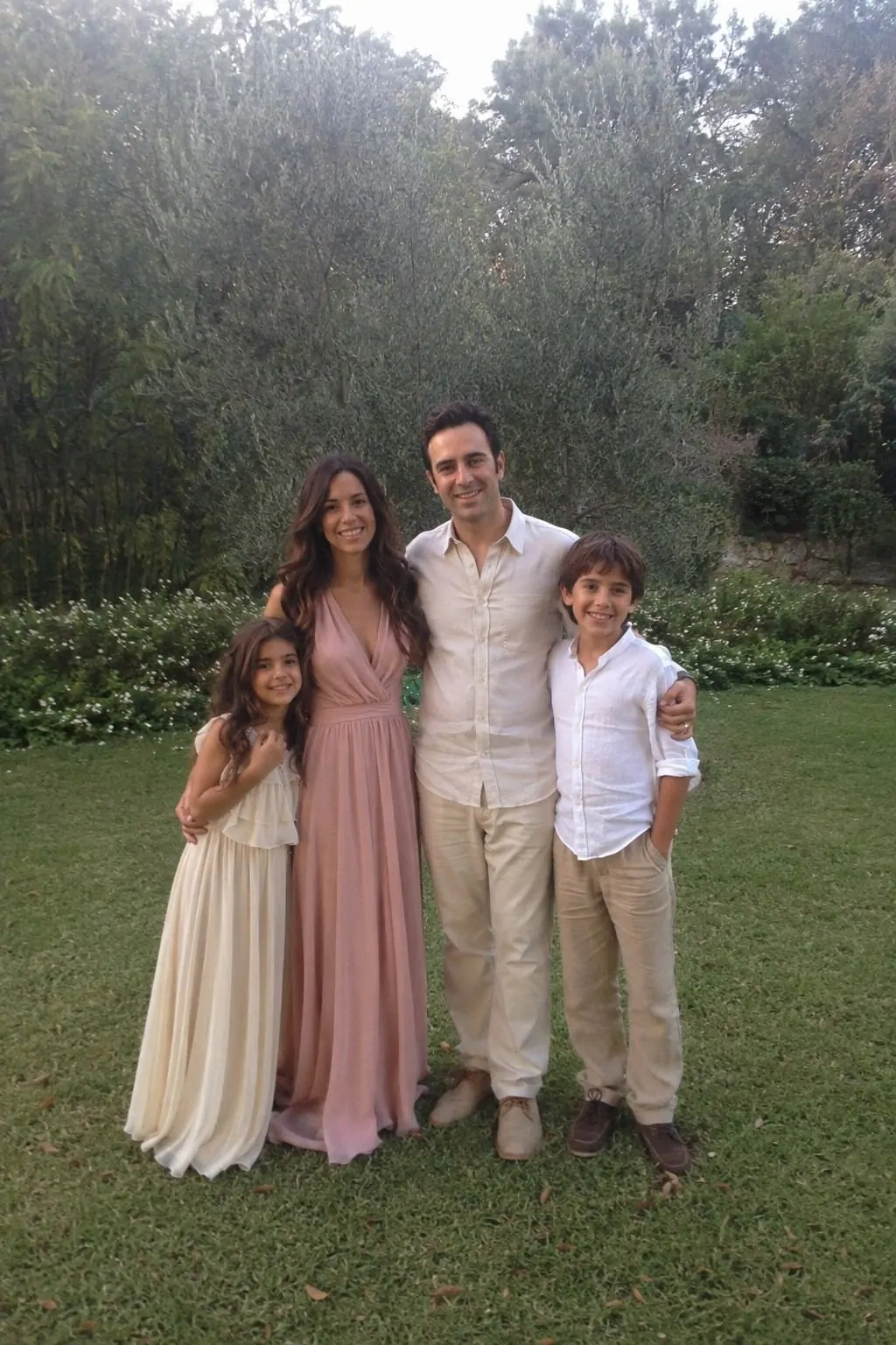 #20 - Elegant Maxi Dresses for the Whole Family - Summer Family Photo Outfits