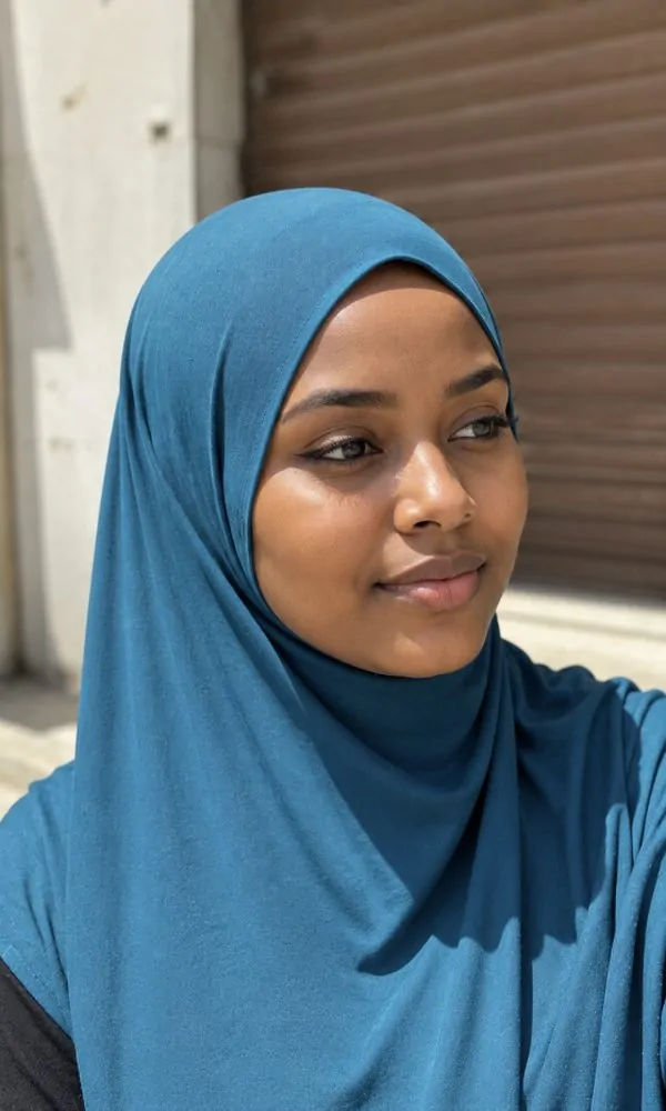 Woman wearing a teal blue extended-coverage underscarf