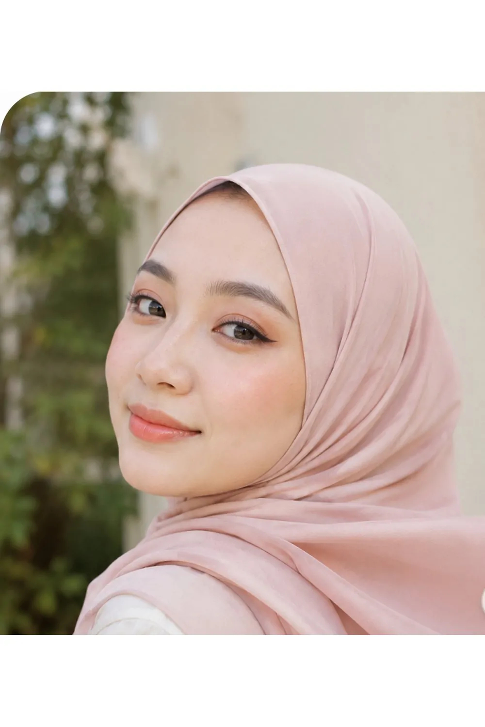 Soft peach glam makeup look with blush pink hijab