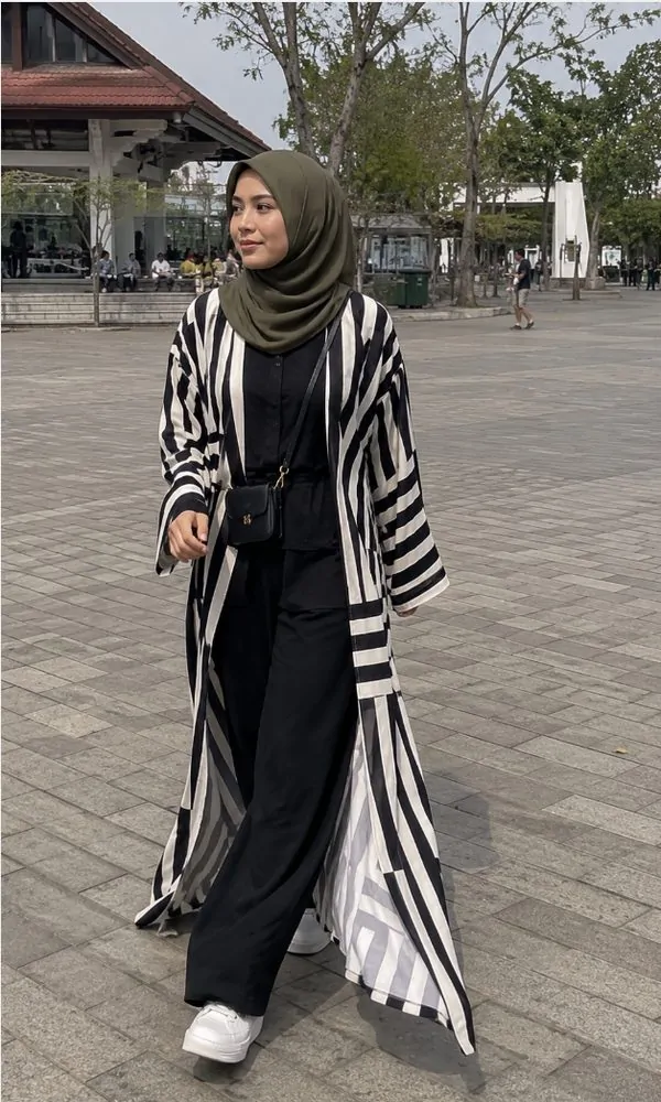 Patterned Open Abayas for Statement Looks