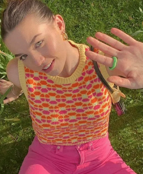 Match Your Vest With Pink Jeans