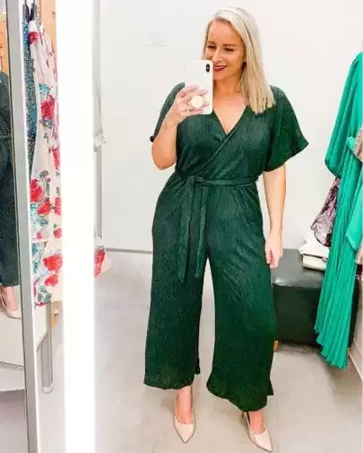 How to Wear a Jumpsuit for Curvy Girl
